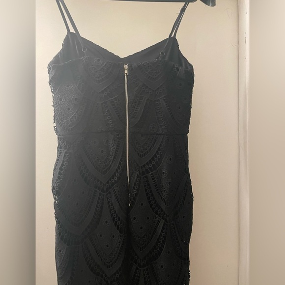 Lulu’s black midi dress size Small - Picture 8 of 9